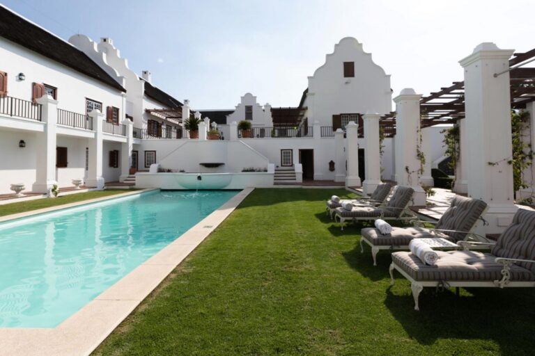 02-quoin-Rock-Manor-House-landing-page-photograph-2