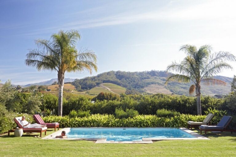 02.1. LA CLÉ DES MONTAGNES - La Galerie - view from verandah