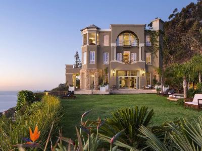 21 Nettleton – Iconic Cape Town Villa at Golden Hour