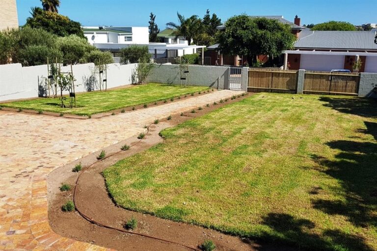 20181121_011702_AM_Enclosed_Yard