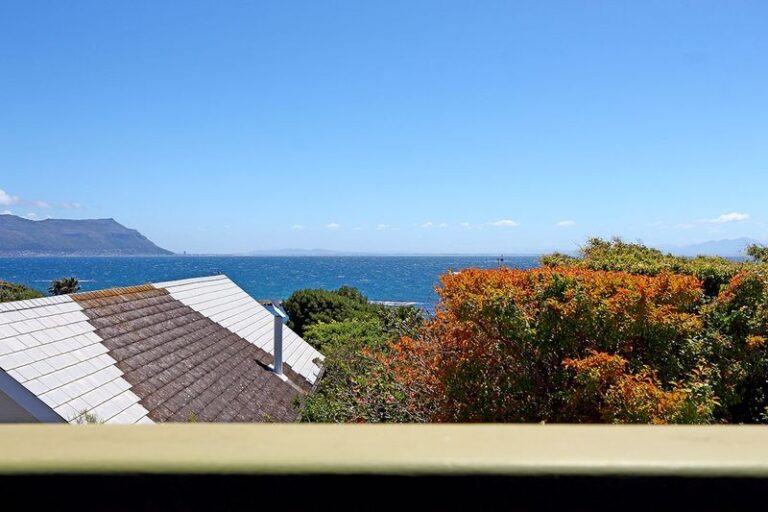 3-Bedroom-Cottage-Near-Waters-Edge-Beach-Simonstown-7