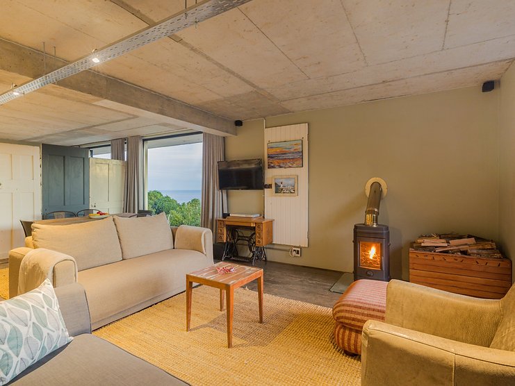 4b9fc8_a49a4c16c602430a929d175f7a4db5c6mv2