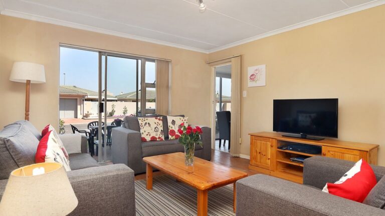 8.1366x768_q85_crop_upscale