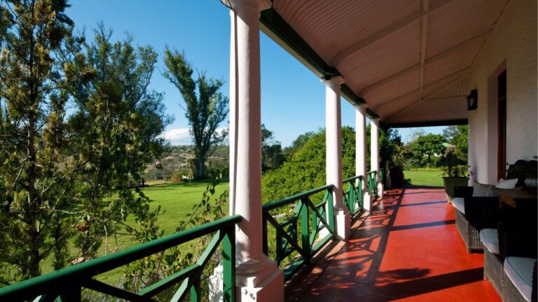 Amakhala_Game_Reserve_Leeuwenbosch_Country_House_Patio_View