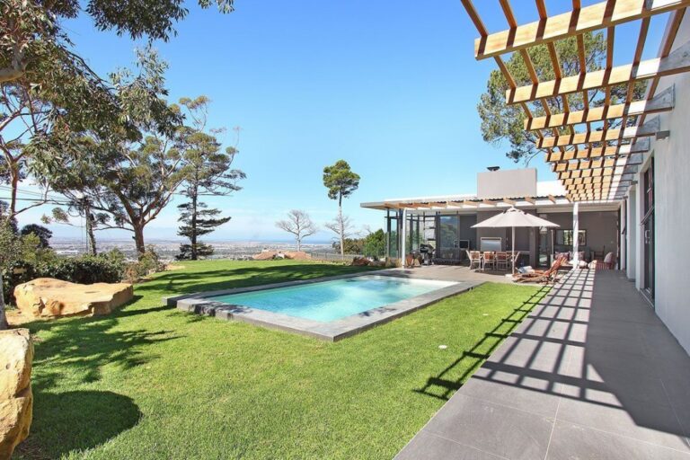 Constantia-Modern-5-Bedroom-Self-Catering-Villa-21