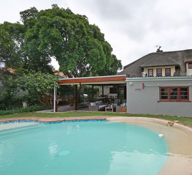 Large-6-Bedroom-Holiday-Home-in-Cape-Town-2