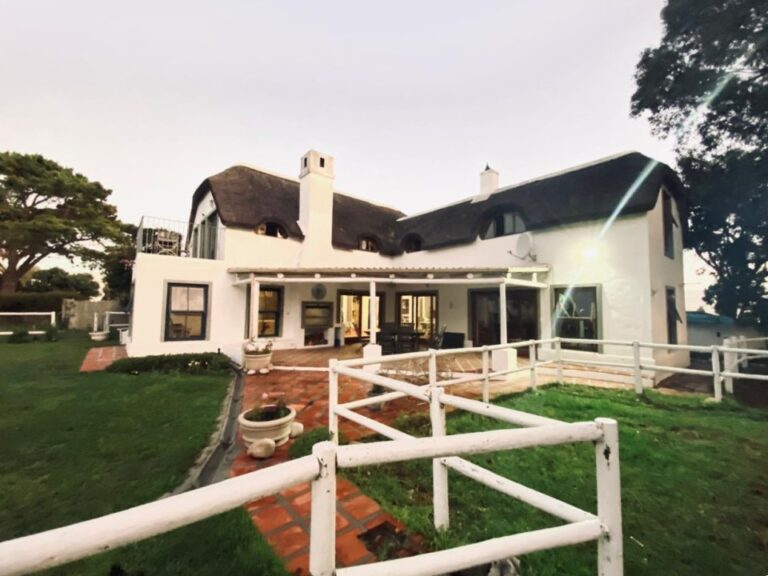 Paddocks-to-house-side-view