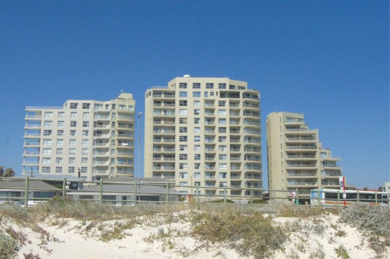 The-Bay-from-the-beach