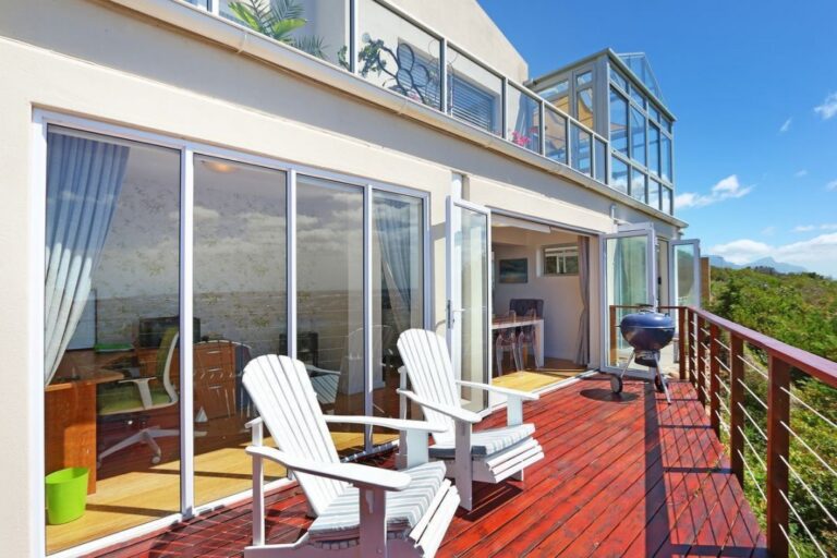 Two-Bedroom-Muizenberg-Holiday-Apartment-sleeping-six-9