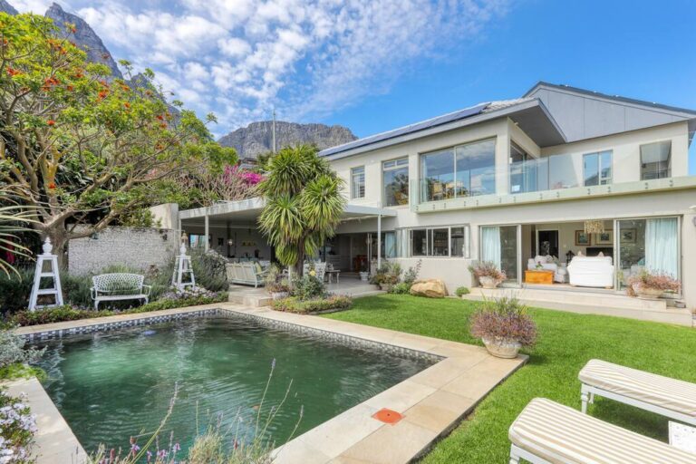 original_737434496122075976_1508320435