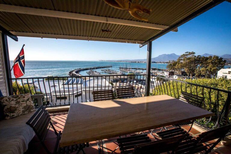 self-catering-accommodation-gordons-bay-Cardamom-House_O5A4254