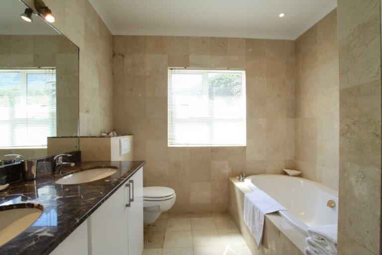 suite-bathroom1