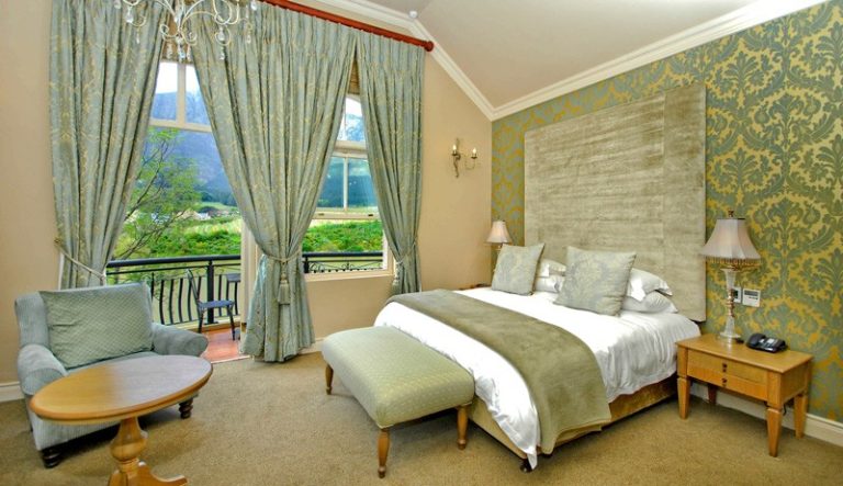 Lerm-Chateau-bedroom-HC