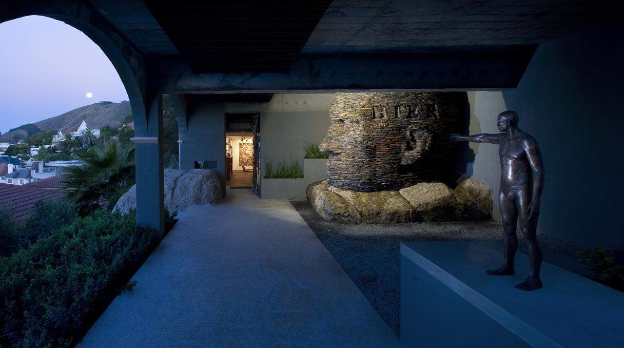 eart_contemporaryentrance1