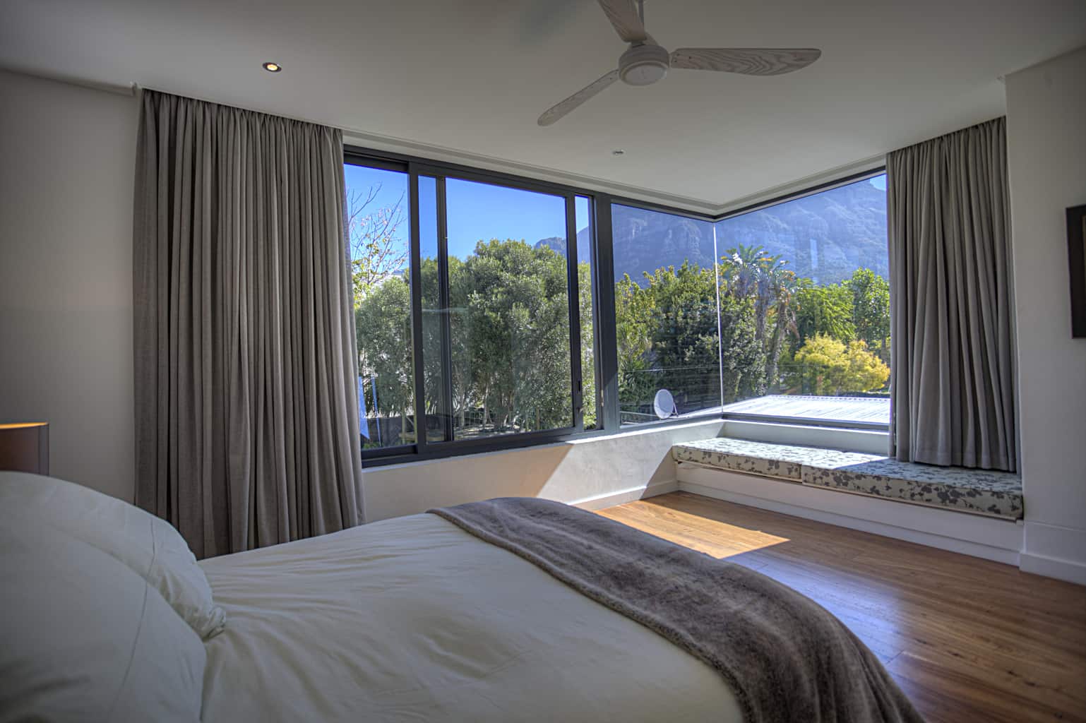 Product1234654963-011