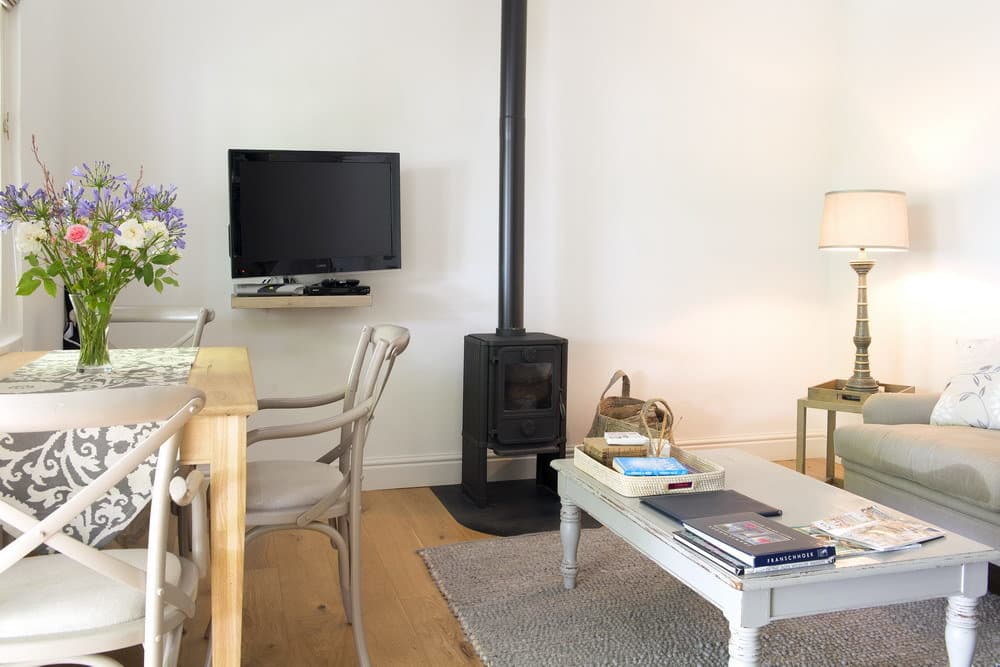 2bedroom-suite-lounge-2