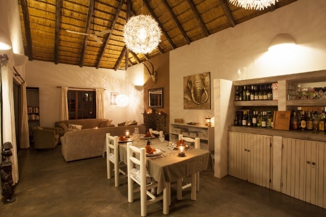 dining_and_lounge_area_inside_1_20140525_1465793976