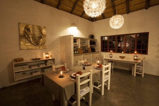 dining_area_inside_1_20140525_1086073979