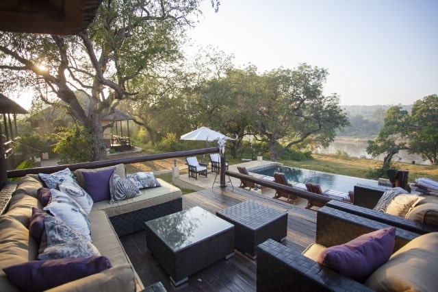 lounge_area_outside_1_20140525_1302710222