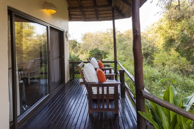 the_veranda_in_front_of_the_rooms_20150130_1381131706