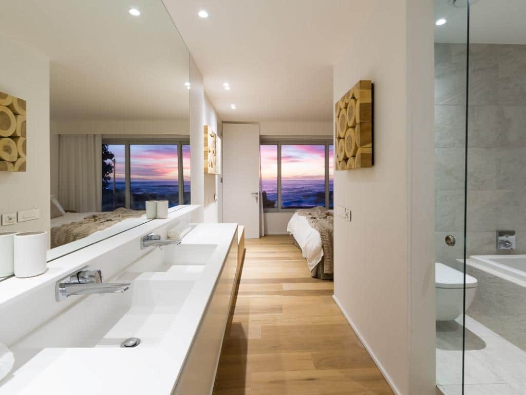 5fd27aa8-8137-4022-97e2-b6103f5f8796