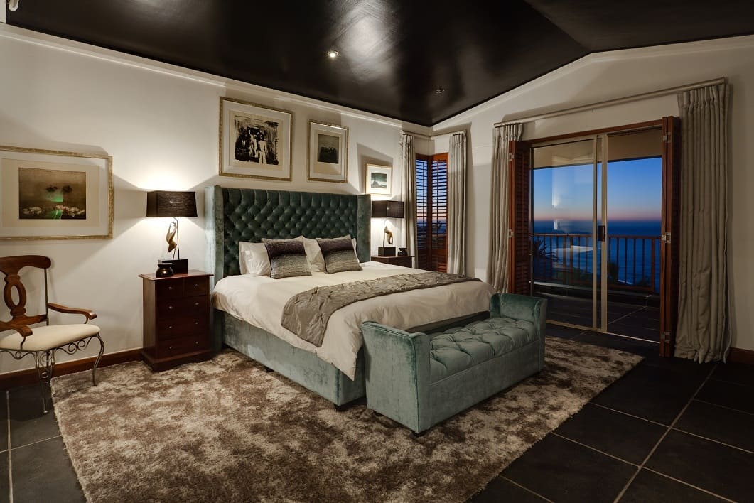 bali-1-room-at-night