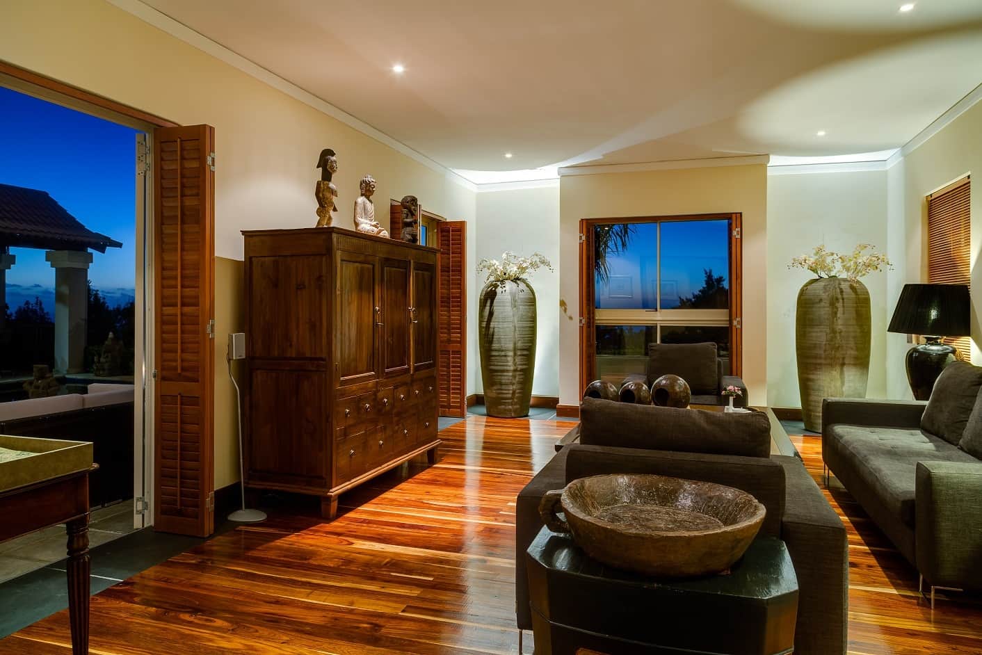 bali-lounge-during-night