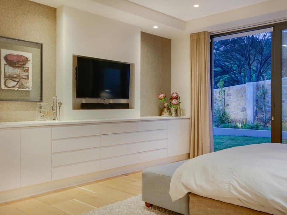 ce359719-f0e3-45c7-aaab-d5a33388497b