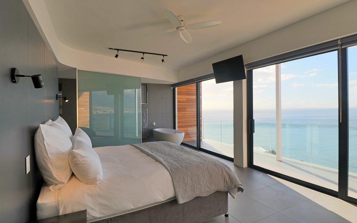 self-catering-accommodation-gordons-bay-22-protea-08