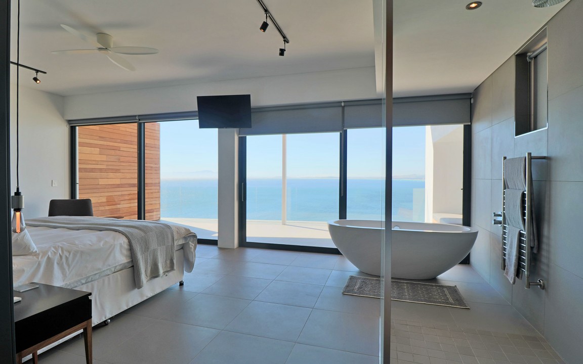 self-catering-accommodation-gordons-bay-22-protea-52b