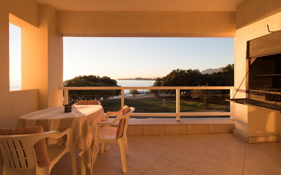 self-catering-accommodation-gordons-bay-goldwater-03