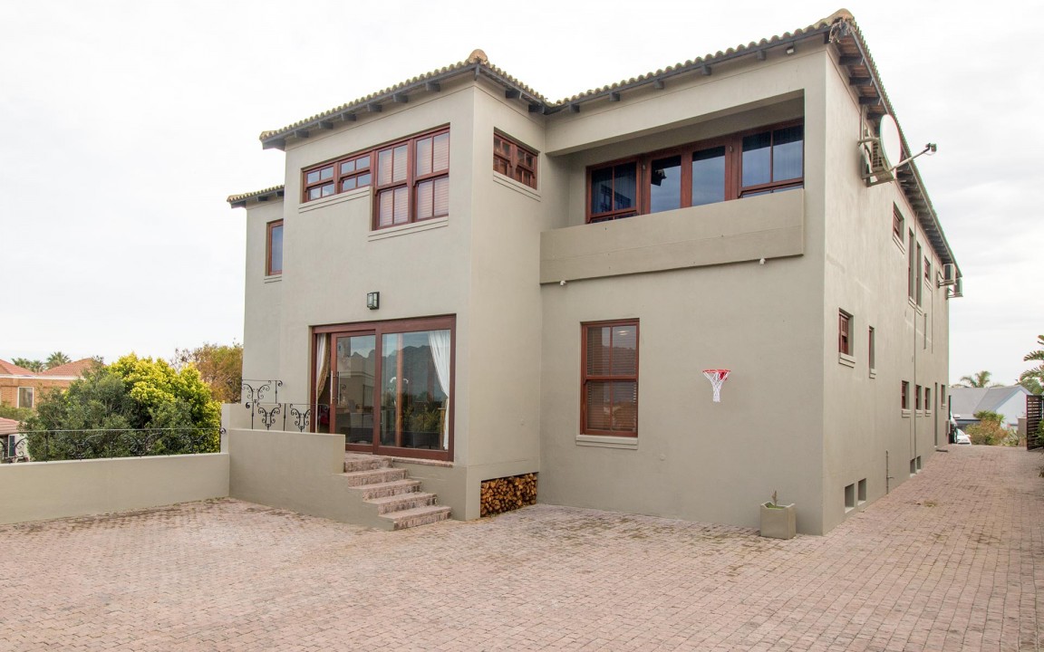 self-catering-accommodation-strand-greenways-14