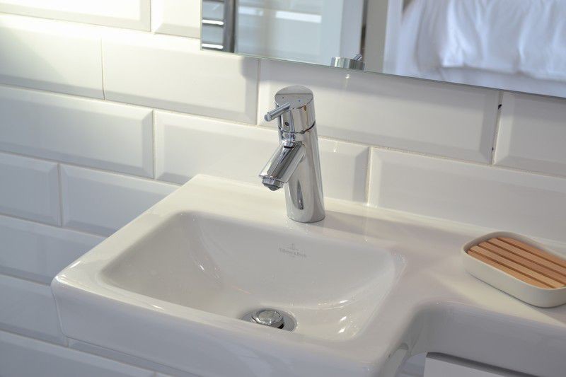 {D3379B01-8E94-4F06-A8A3-E7226AACBB15}