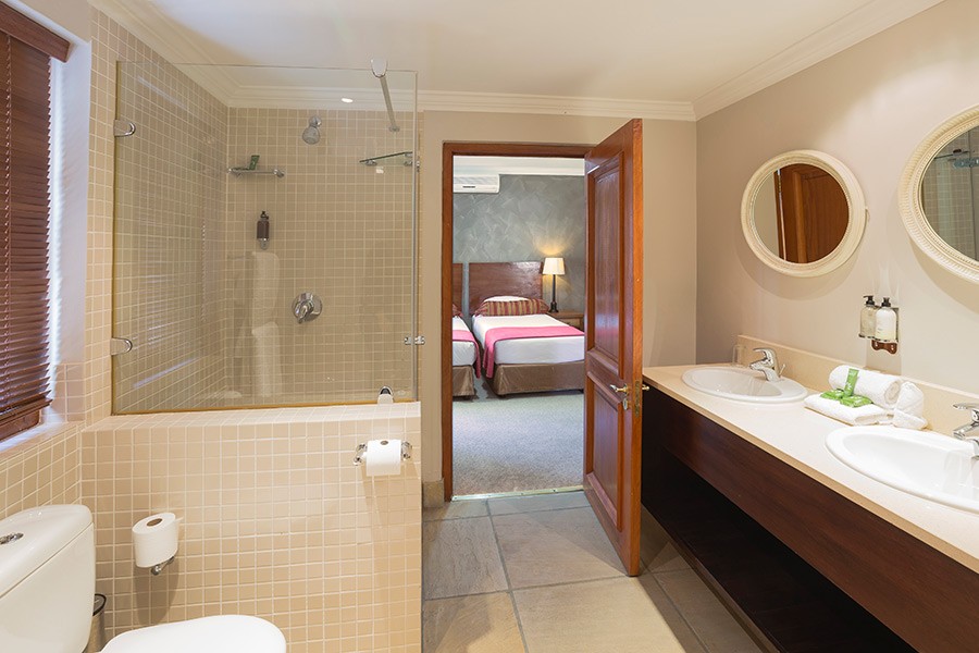 De-Zalze-Lodge-Luxury-Family-Suite-7