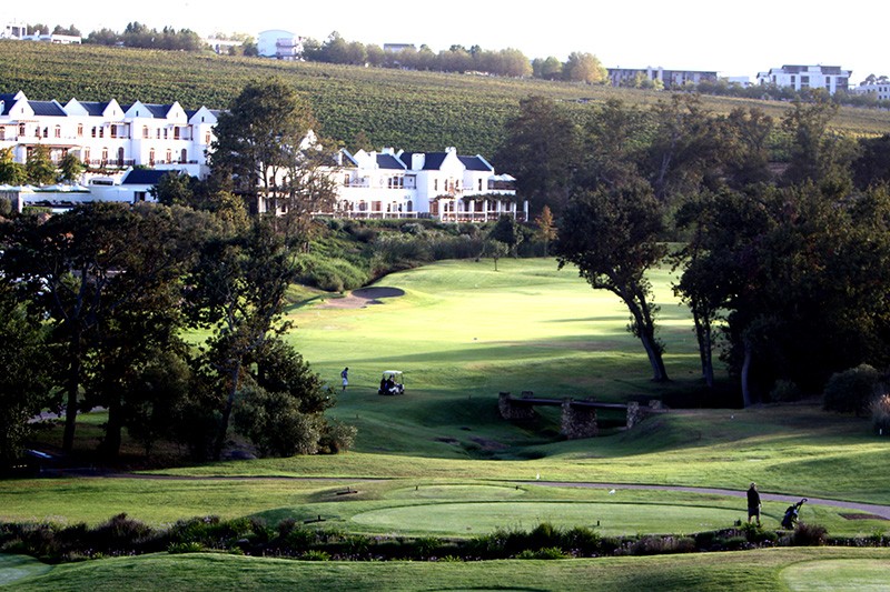 Early-morning-tee-off-from-the-1st