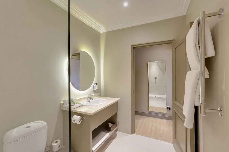 Standard-Room-Bathroom3a