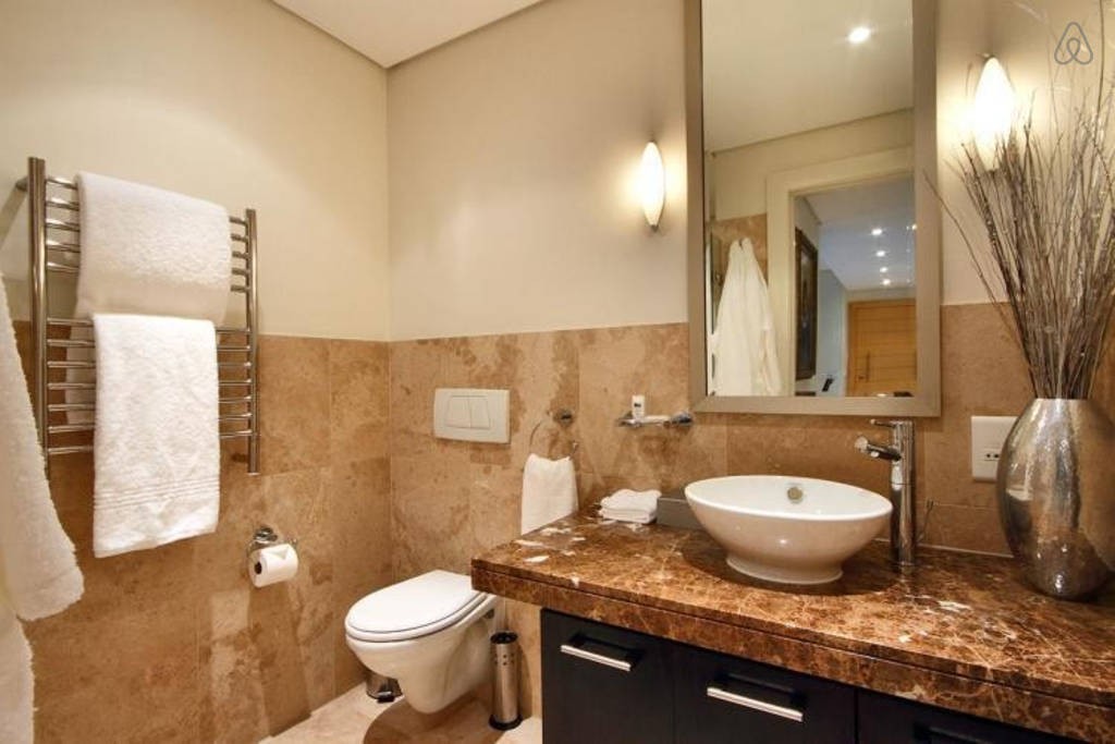 9103c977-30ec-43f8-af0c-83b0e7baf685