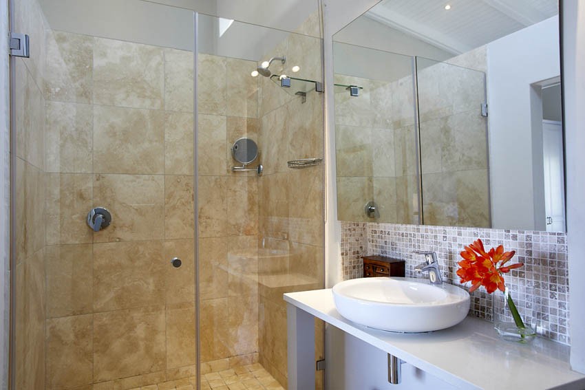 Main bedroom bathroom