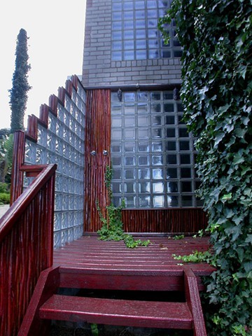 suite3outside-shower-lrg