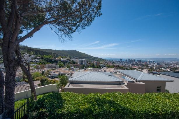 PORTRAIT-408-62cb60e65b9fed8a92280972ebfc6afddb724280f936f3453c135646cc7eb2f9