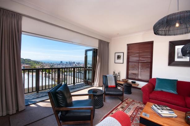 PORTRAIT-408-890793ec3c671cca64a865f877f0b13b958f79c61770a5d7052bd1fa2c933ac7