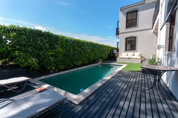 PORTRAIT-408-bee1a1a50e3933a0c4c9a7710335ddf29d8de8a63b1f085a346d97ecbe4d10b4