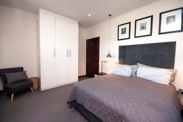 PORTRAIT-408-e37c7ddcaa57badbe964bdd2faf3bbbeb12d99644ceb422dab4e032a4d53d293