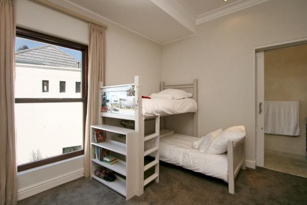 PORTRAIT-408-5364a152a8b378a6b6834416c929bb32d9cdf47ea7a53d1a36be26a029ebb1b8