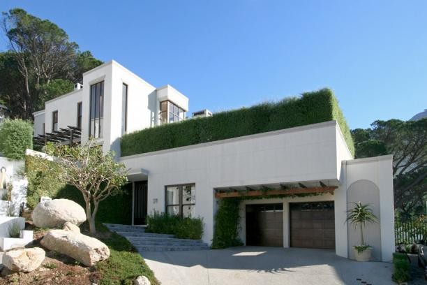 PORTRAIT-408-56f145849b27ee7f4361f2b78585a56b1e2b976be093917958fa12739e59b4f5