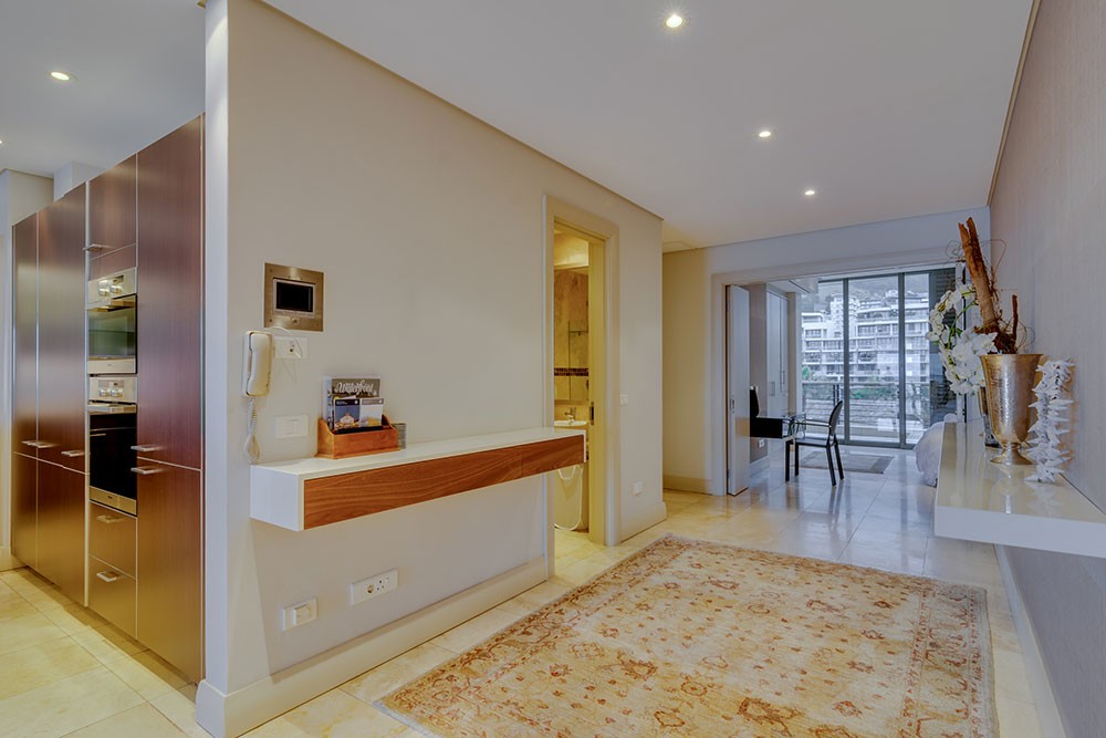 Guest-Bathroom-Passage-Way