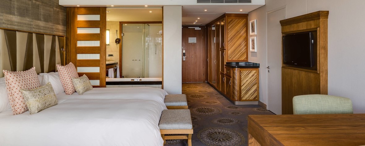 cptak-guestroom-0076-hor-feat