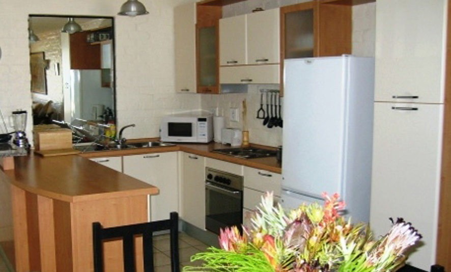 9-dining-and-kitchen-886x534