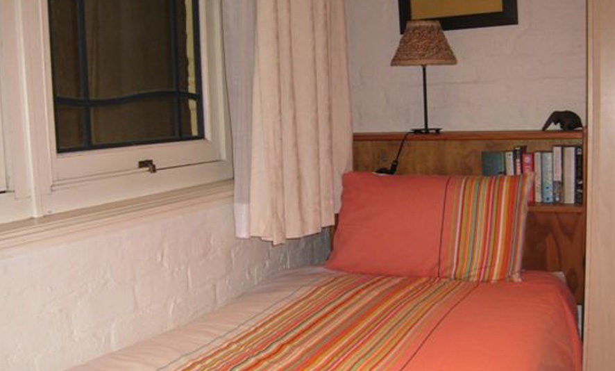 9-single-bed-1-under-window-886x534