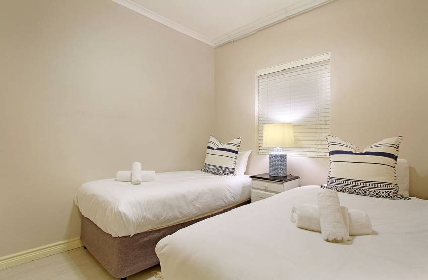 26798_1539610963-6104879728_1